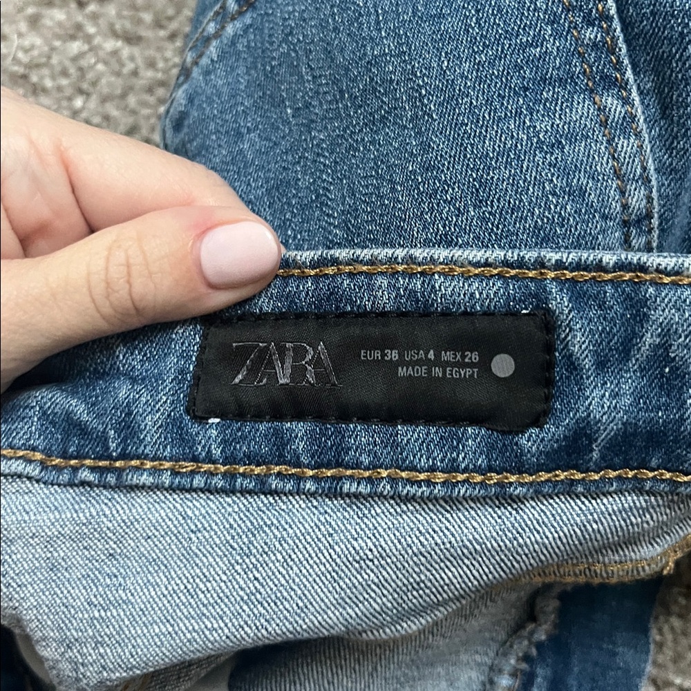 New Zara High Waisted Jeans - Picture 4 of 5